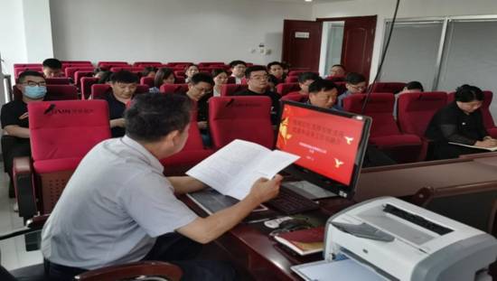 “精確定位，發(fā)揮引領(lǐng)，實現(xiàn)黨建和業(yè)務(wù)工作雙融合”主題黨課活動