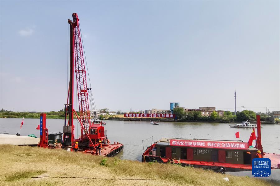 (圖文互動(dòng))(11)“中國(guó)經(jīng)濟(jì)發(fā)展前景一定會(huì)更加光明”——習(xí)近平總書記引領(lǐng)統(tǒng)籌推進(jìn)高質(zhì)量發(fā)展和高水平安全述評(píng)