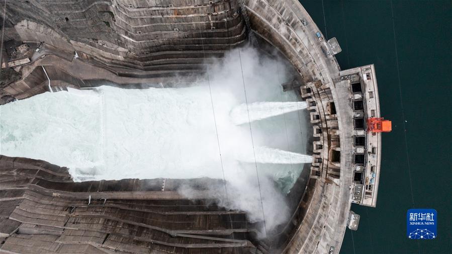 (圖文互動(dòng))(14)“中國(guó)經(jīng)濟(jì)發(fā)展前景一定會(huì)更加光明”——習(xí)近平總書記引領(lǐng)統(tǒng)籌推進(jìn)高質(zhì)量發(fā)展和高水平安全述評(píng)